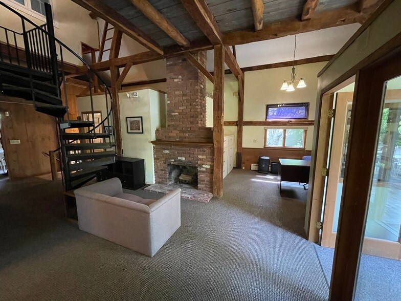 167 Baxter Rd, Storrs Mansfield, CT for sale - Building Photo - Image 2 of 24