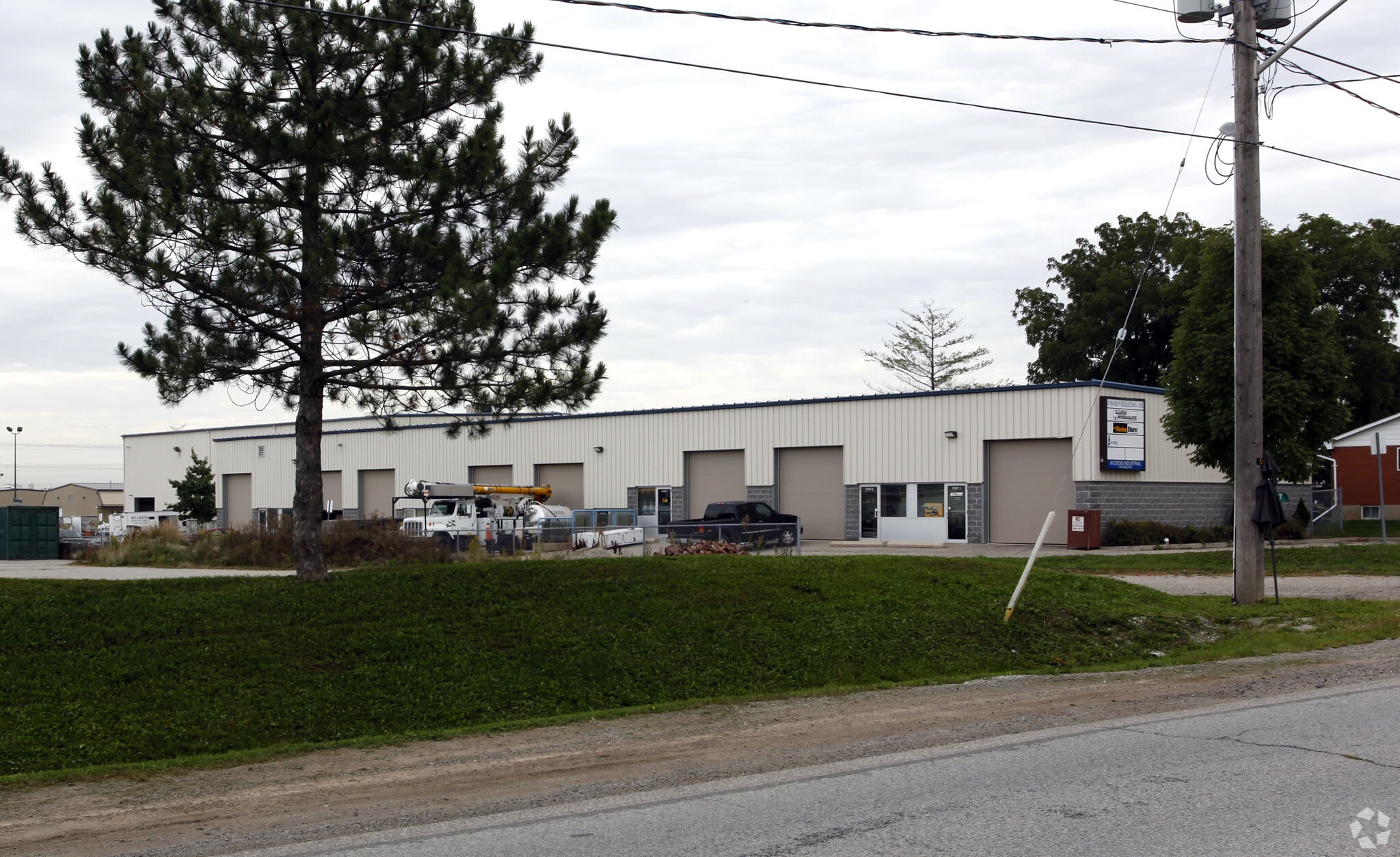 8199-8201 Esquesing, Milton, ON for sale Primary Photo- Image 1 of 12