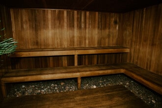 918 Baltimore Ave, Kansas City, MO for lease Building Photo- Image 2 of 5