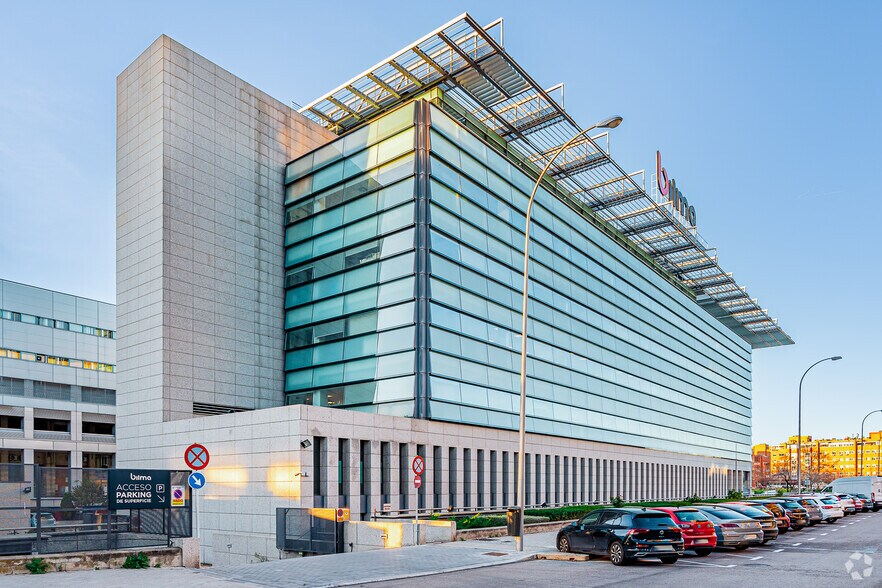 Calle de María Tubau, 9, Madrid, Madrid à louer - Photo du bâtiment - Image 3 de 35