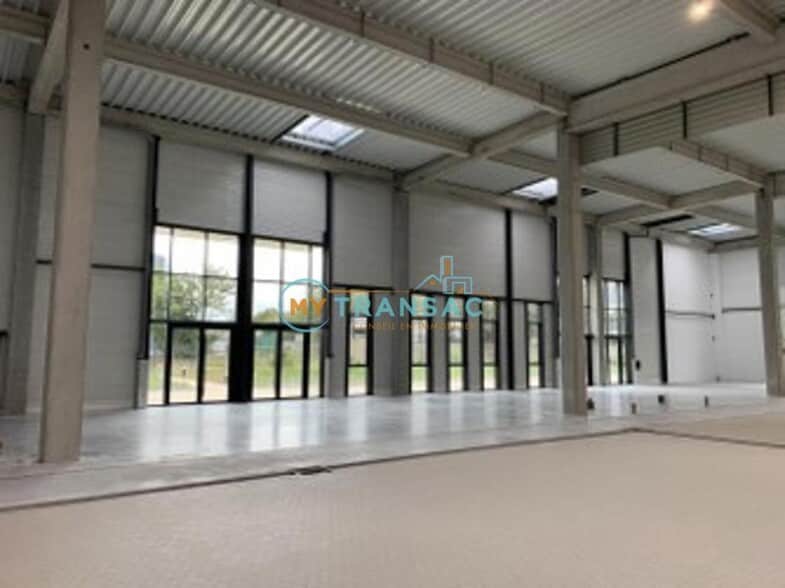 Industrial in Sucy-en-Brie for lease - Interior Photo - Image 2 of 13