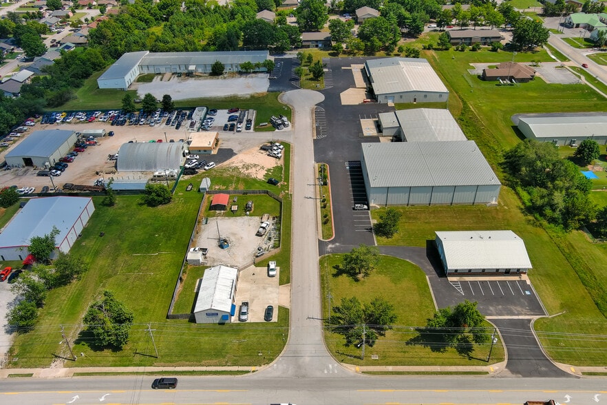 Rogers Industrial Portfolio portfolio of 4 properties for sale on LoopNet.ca - Building Photo - Image 2 of 12