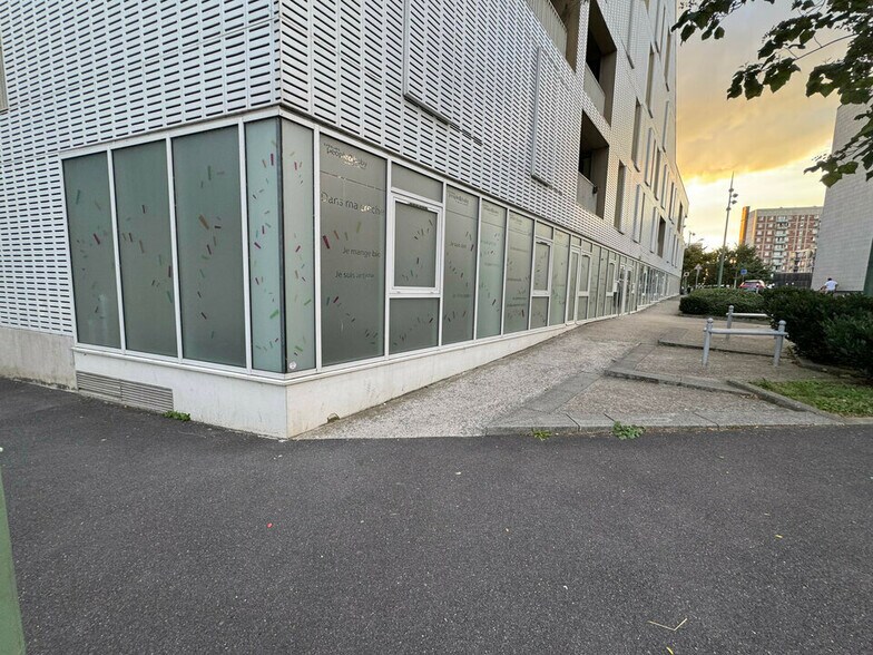 Retail in Arcueil for lease - Building Photo - Image 1 of 6