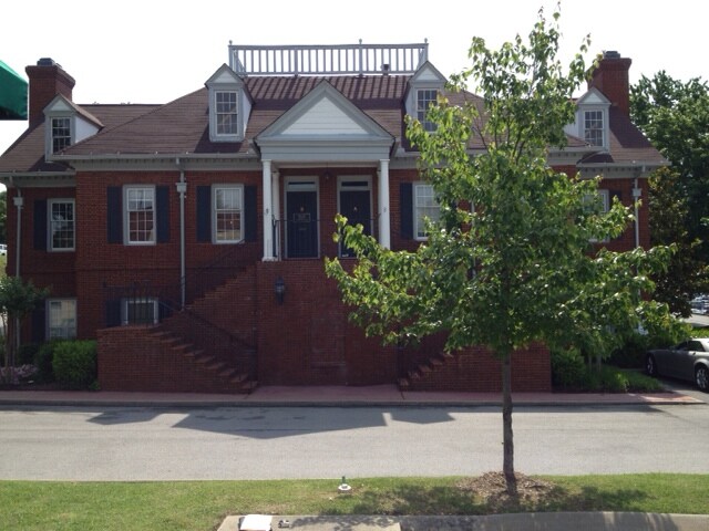 5050 Thoroughbred Ln, Brentwood, TN à louer - Photo du bâtiment - Image 3 de 4