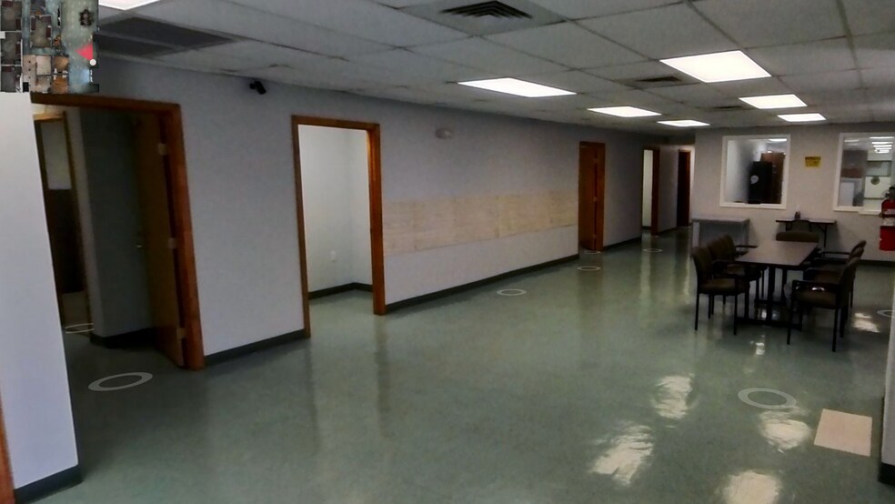 3002 Jean Lafitte Pky, Chalmette, LA à louer - Photo du bâtiment - Image 2 de 7