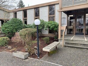 3330 Kitsap Way, Bremerton, WA à louer Photo intérieure- Image 1 de 13
