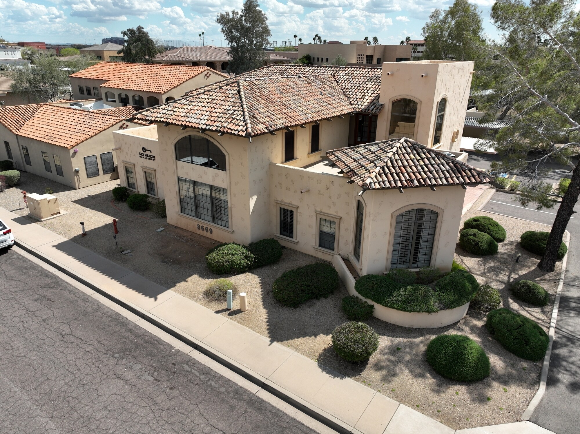 8669 E San Alberto Dr, Scottsdale, AZ à louer Photo du bâtiment- Image 1 de 14