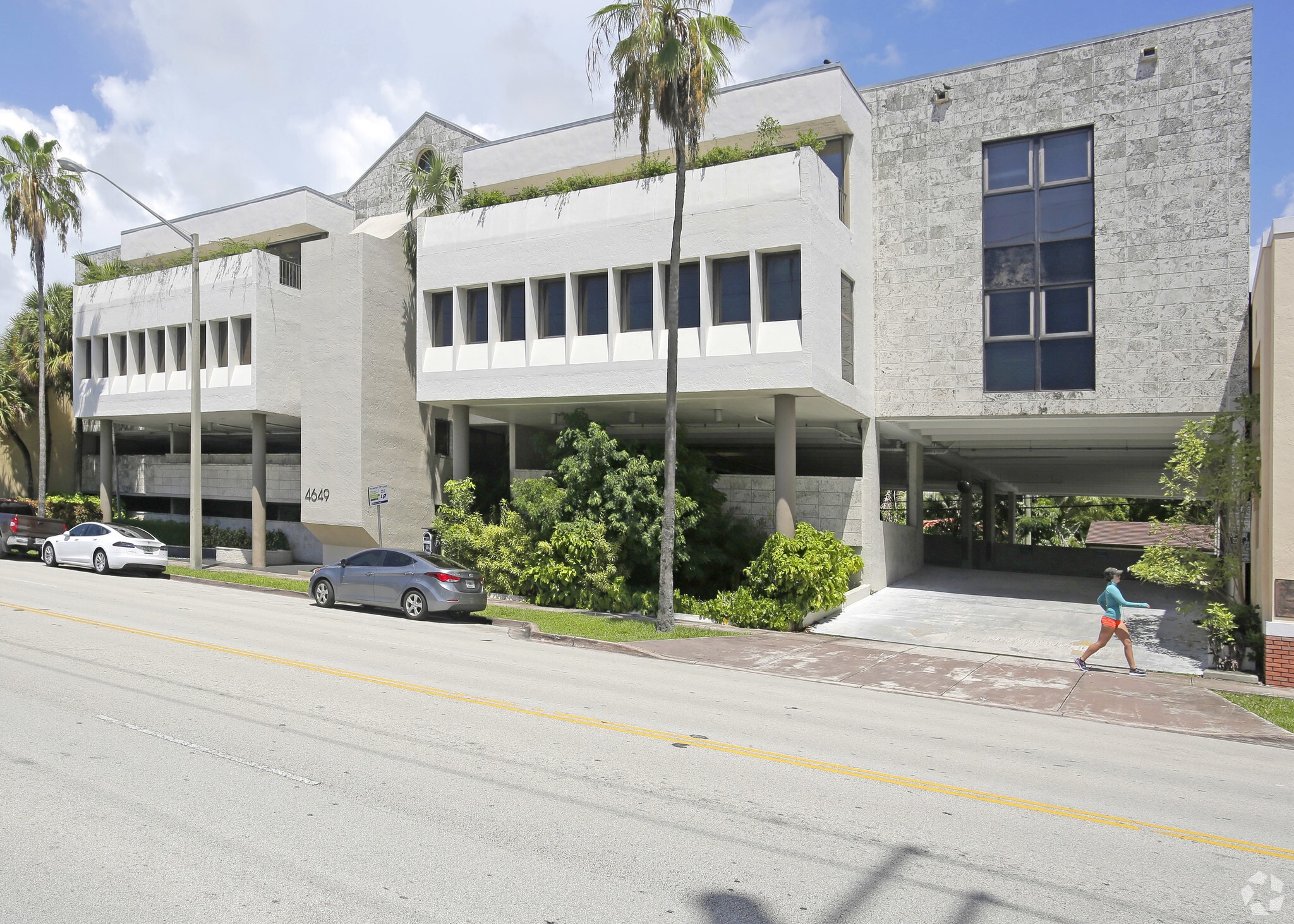 4649 Ponce de Leon Blvd, Coral Gables, FL for lease Primary Photo- Image 1 of 5