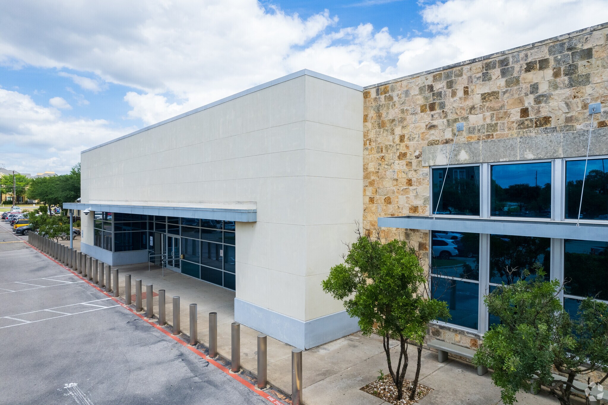 5015 S IH-35, Austin, TX à louer Photo du bâtiment- Image 1 de 6