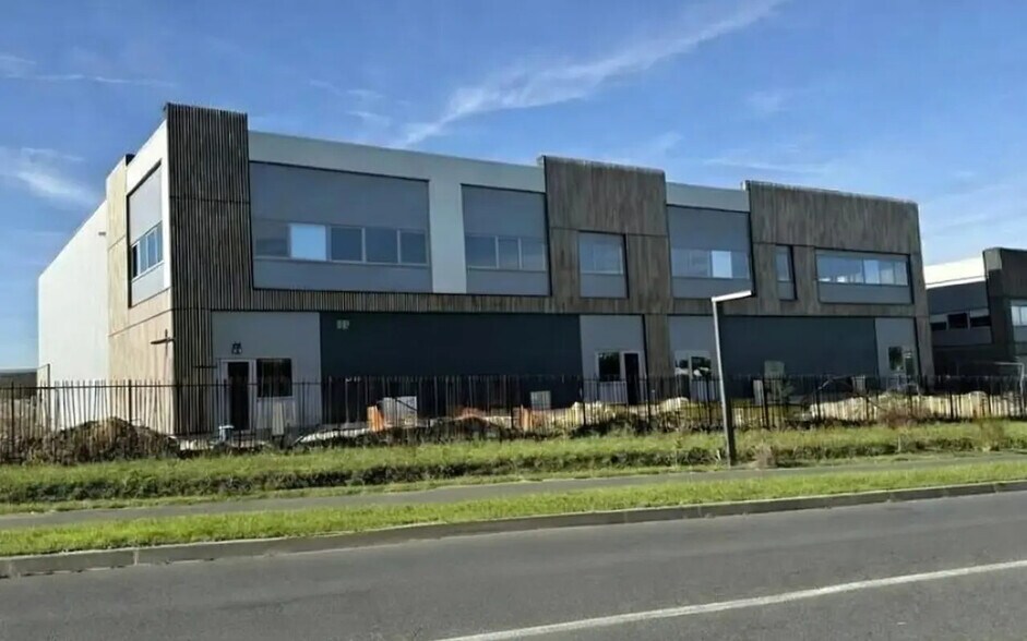 2 Avenue Du Noyer À La Malice, Louvres for sale - Building Photo - Image 3 of 12