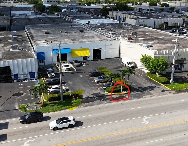 8420 NW 58th St, Miami, FL à louer - Photo du bâtiment - Image 2 de 2