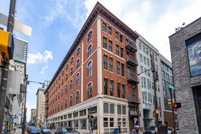 Plus de détails pour 105 S 12th St, Philadelphia, PA - Commerce de détail à louer