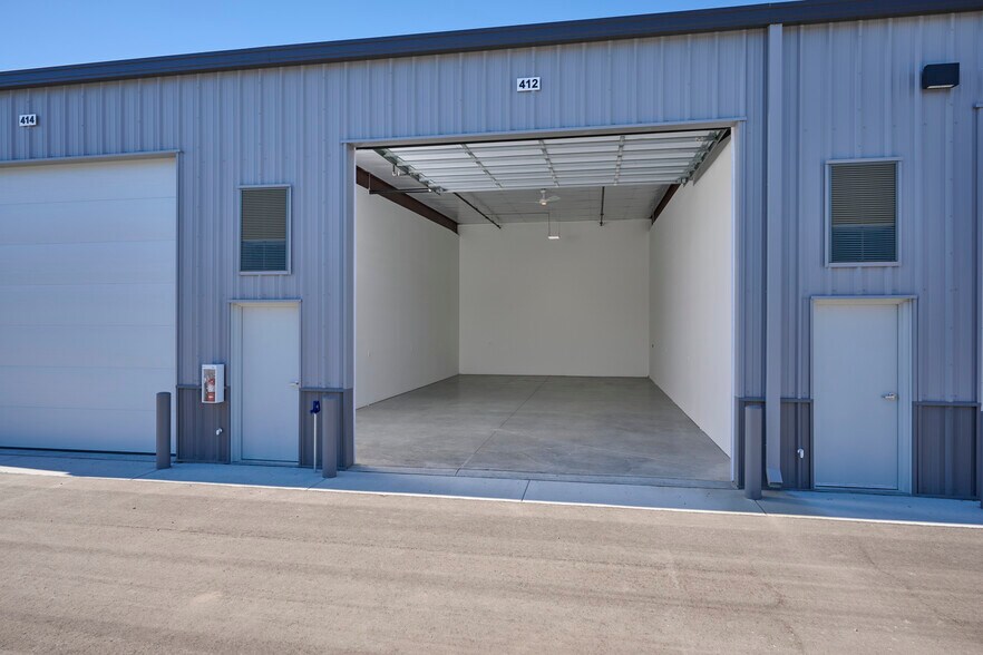 Leased Investment Storage Condos For Sal portefeuille de 6 propriétés à vendre sur LoopNet.ca - Photo du bâtiment - Image 2 de 3