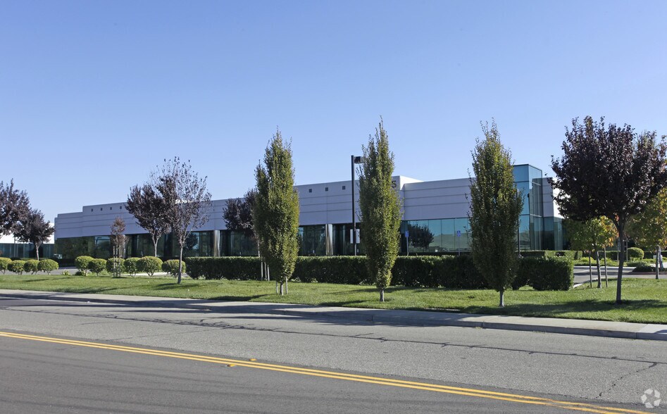 95 E Airway Blvd, Livermore, CA for lease - Building Photo - Image 2 of 8