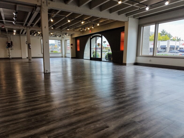 16705 Southcenter Pky, Tukwila, WA for sale - Interior Photo - Image 3 of 17