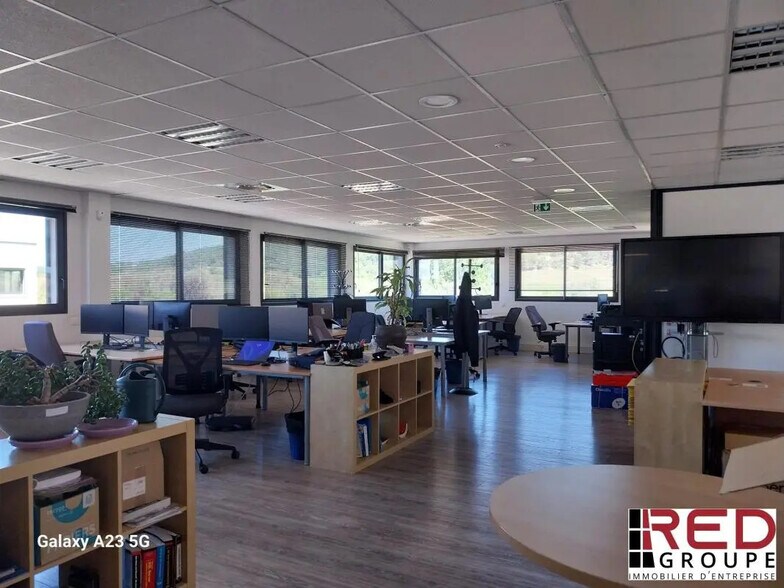 Bureau dans Éguilles à vendre - Photo du bâtiment - Image 2 de 4