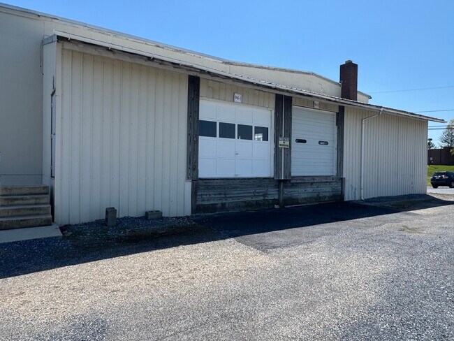 Plus de détails pour 96 Main st, Reinholds, PA - Industriel à louer