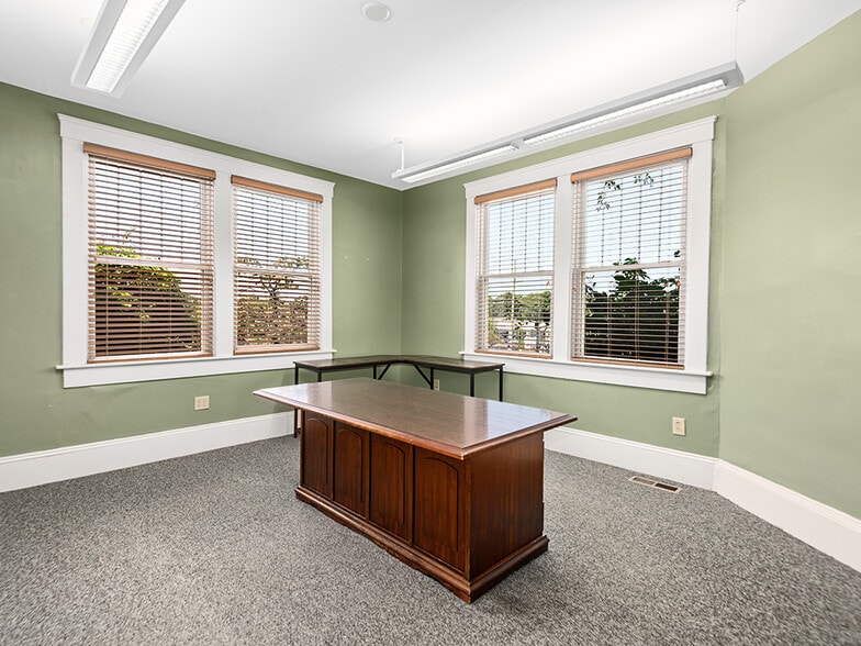 141 Merrimon Ave, Asheville, NC for lease - Interior Photo - Image 3 of 20