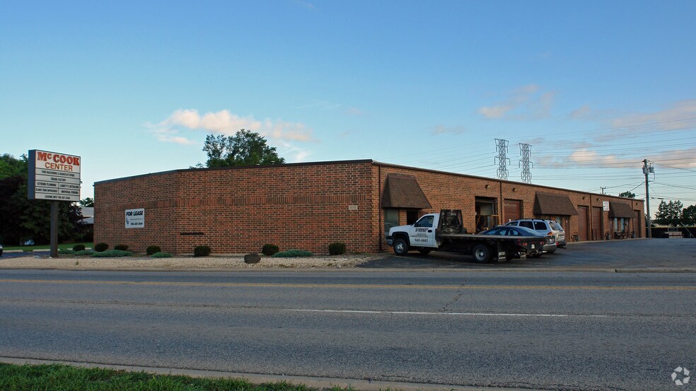 8312 Joliet Rd, McCook, IL à louer - Photo du bâtiment - Image 2 de 4