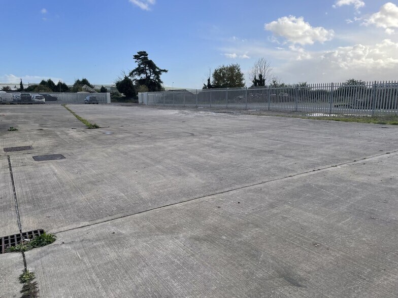 Brook Ln, Westbury à vendre - Photo du bâtiment - Image 3 de 3