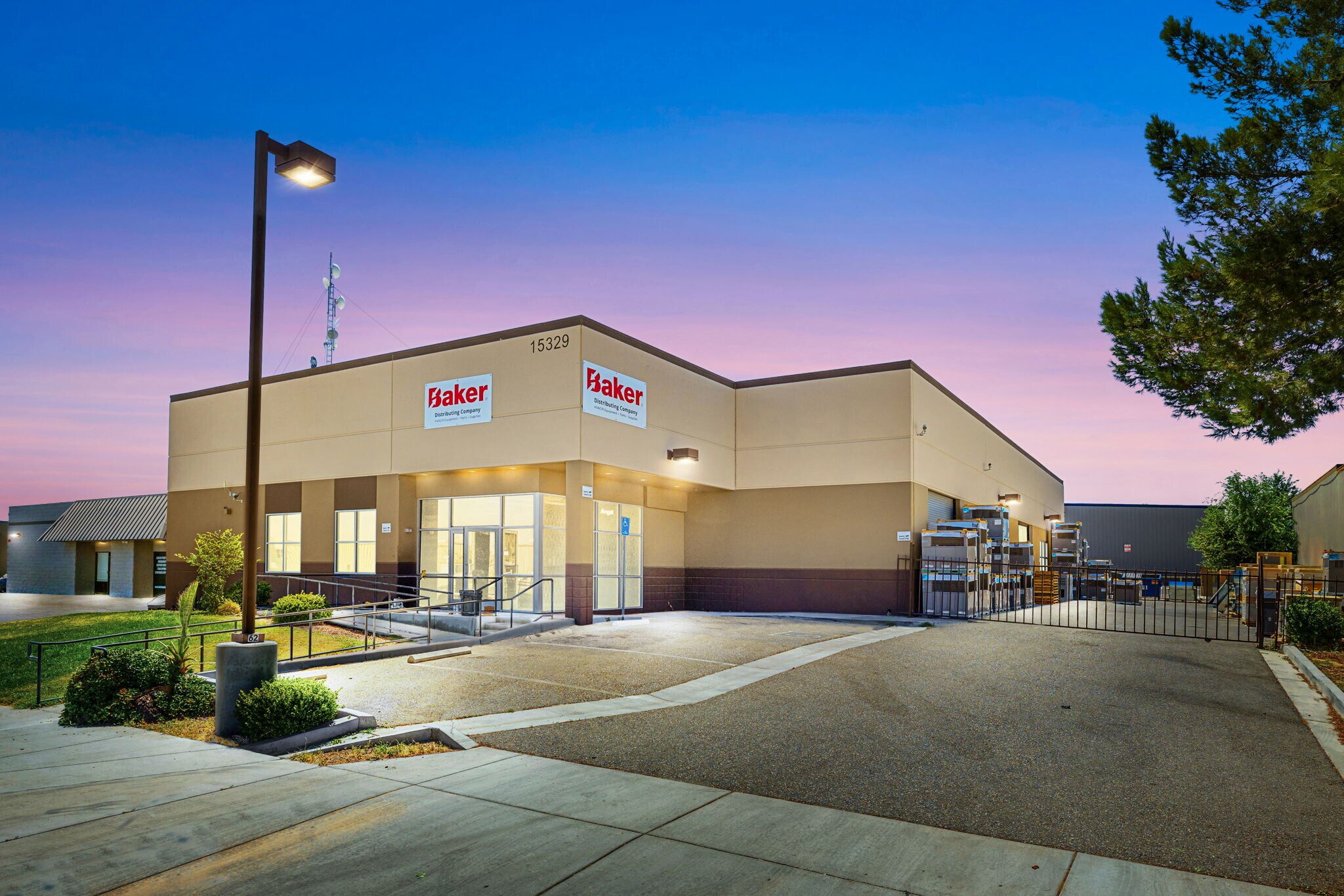 15329 Tamarack Dr, Victorville, CA à vendre Photo du bâtiment- Image 1 de 1