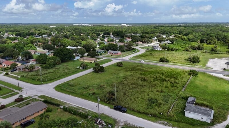 0 Bedford Drive Dr, Fort Pierce, FL à louer Photo du bâtiment- Image 1 de 4