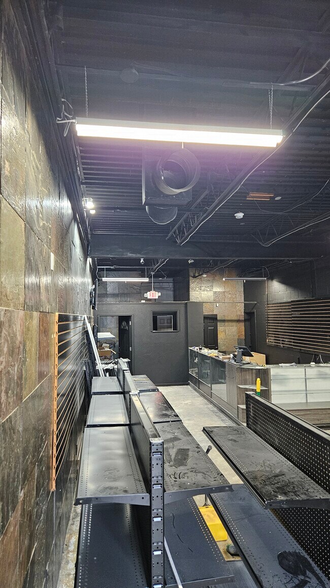 More details for 756-758 E 200th St, Cleveland, OH - Retail for Lease