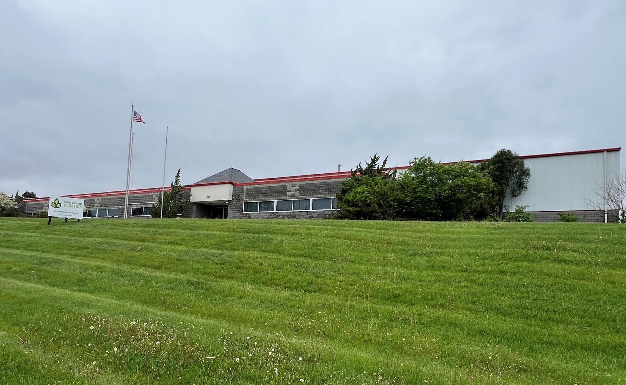 530 Industrial Pky, Jonesville, MI for lease Primary Photo- Image 1 of 9
