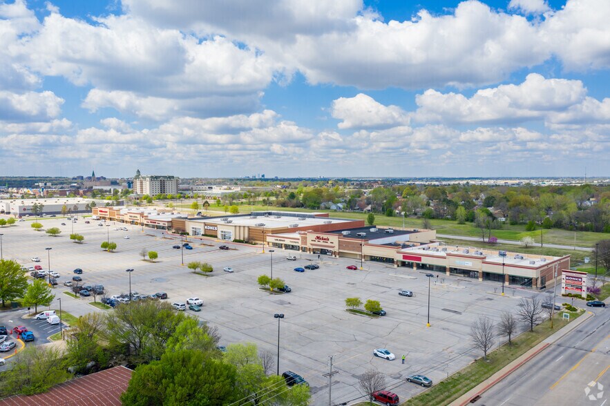 11011-11123 E 71st St, Tulsa, OK à louer - Photo du bâtiment - Image 3 de 13