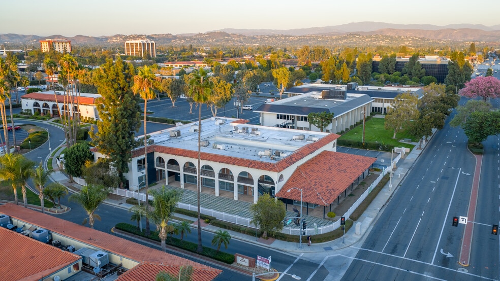 2021 E 4th St, Santa Ana, CA for sale - Building Photo - Image 2 of 5