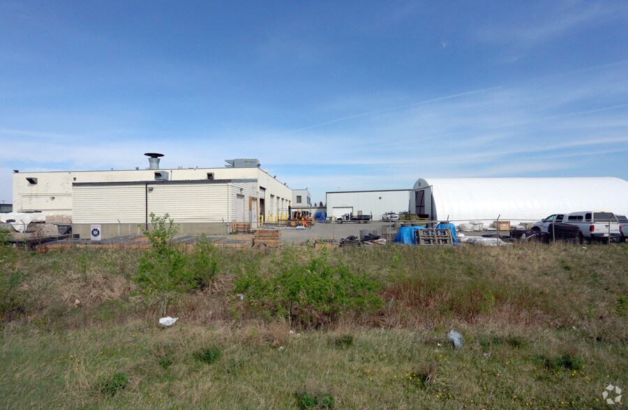 10848 214th St NW, Edmonton, AB à vendre - Photo du bâtiment - Image 2 de 11