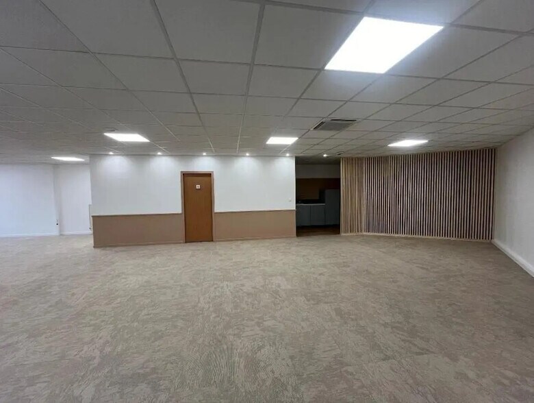 Office in Lieusaint for lease - Building Photo - Image 3 of 6