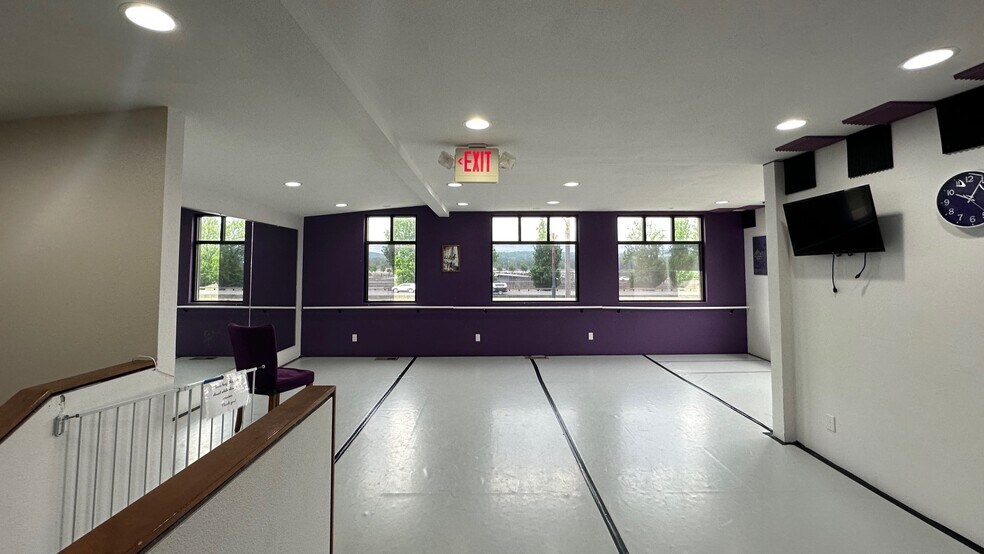 299 N 1st St, Kalama, WA for lease - Interior Photo - Image 2 of 9