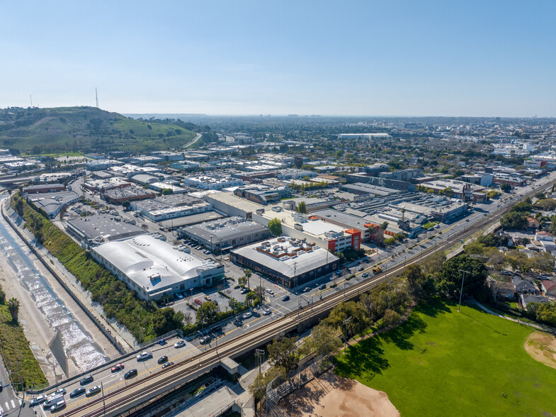 3515 Eastham Dr, Culver City, CA à louer - Photo du bâtiment - Image 3 de 12