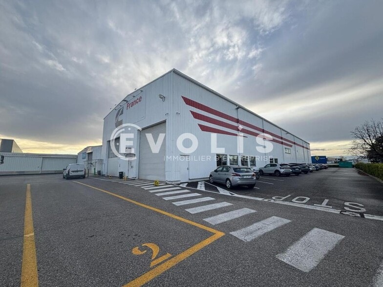 39 Rue Ampère, Chassieu for sale - Building Photo - Image 1 of 19