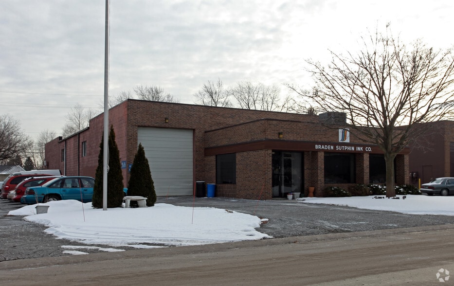 11898 Belden Ct, Livonia, MI for sale - Building Photo - Image 2 of 2