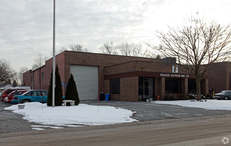 11898 Belden Ct, Livonia, MI à vendre - Photo du bâtiment - Image 2 de 2