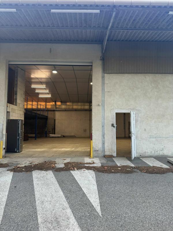 Office in Châteaurenard for lease Building Photo- Image 1 of 7