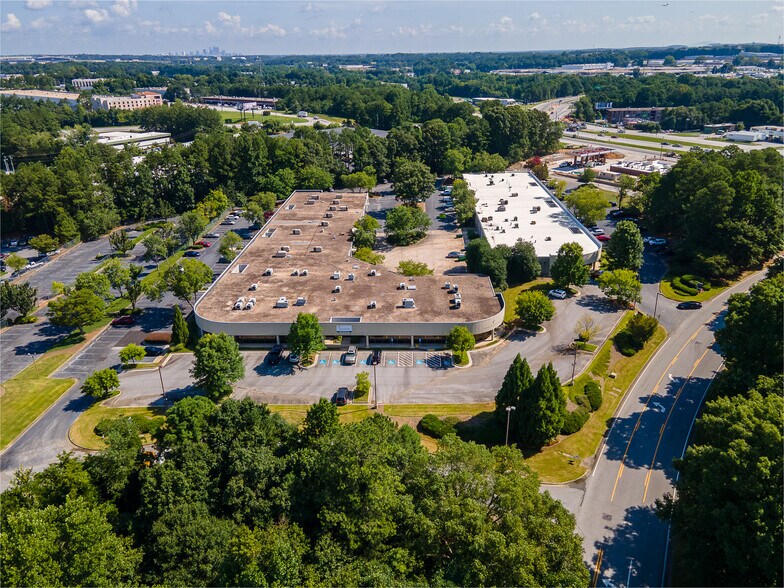 485 Atlanta South Pky, Atlanta, GA à vendre - Photo principale - Image 1 de 13