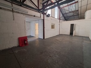 31 Neville Rd, Croydon for lease Interior Photo- Image 1 of 4