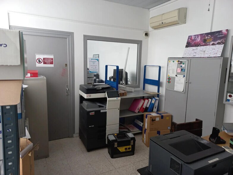 Flex dans Vitrolles à louer - Photo du bâtiment - Image 3 de 8