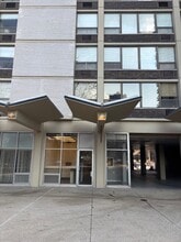 1360 N Sandburg Ter, Chicago, IL for lease Building Photo- Image 1 of 11