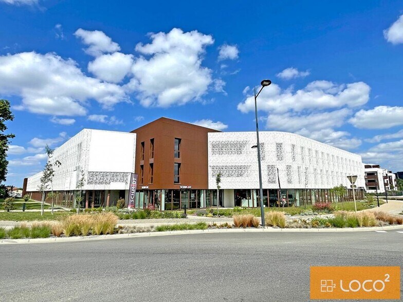 226 Avenue Des Pyrénées, Muret for lease - Building Photo - Image 2 of 23