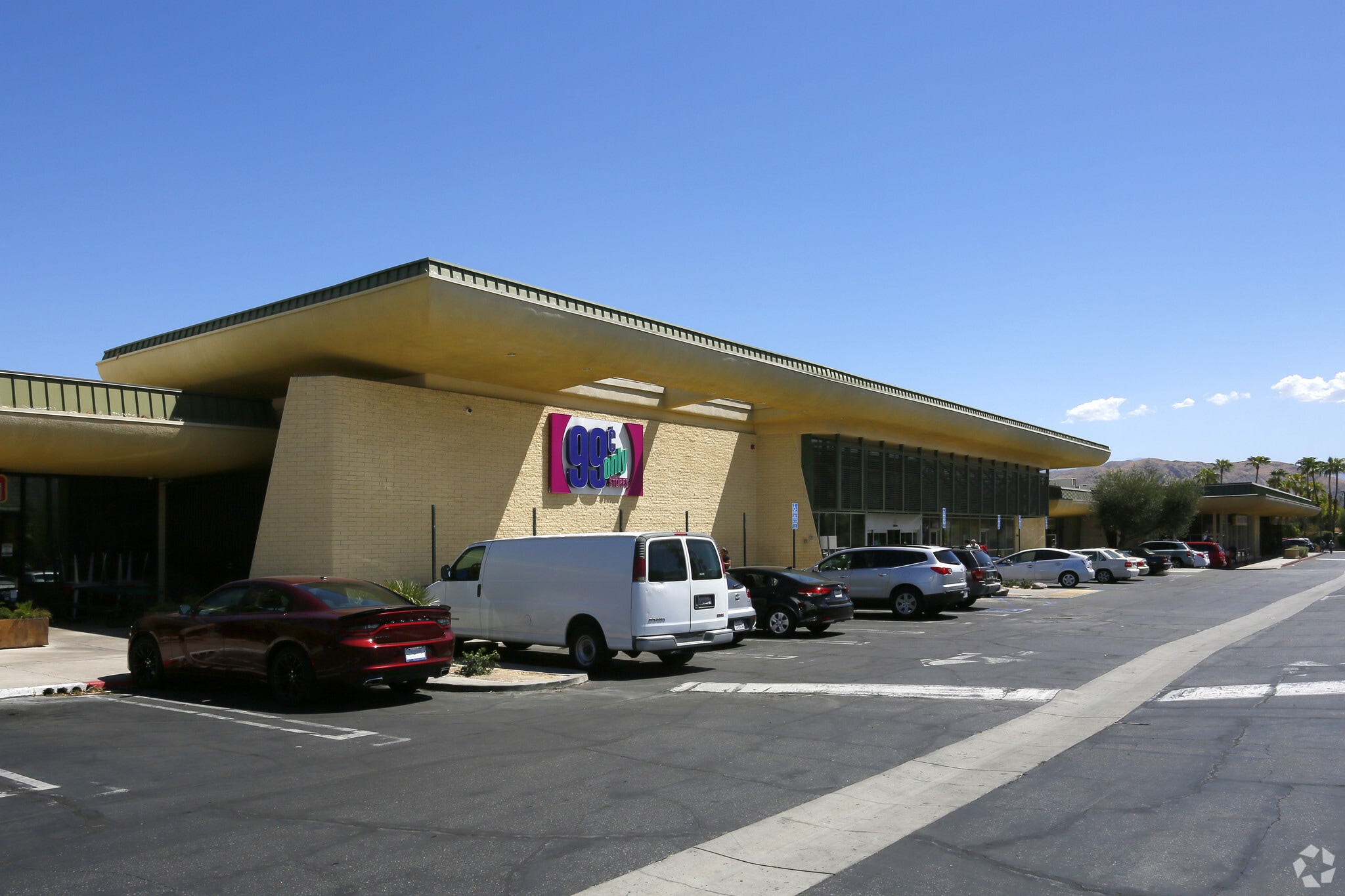 100-186 S Sunrise Way, Palm Springs, CA for lease Primary Photo- Image 1 of 8