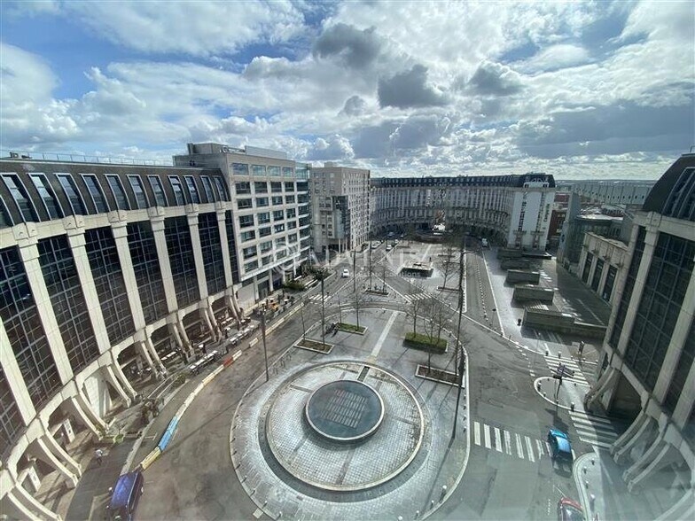 1415 Place Georges Pompidou, Montigny-le-Bretonneux à louer - Photo du bâtiment - Image 1 de 7