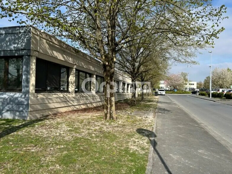Office in Reims for lease - Building Photo - Image 2 of 5