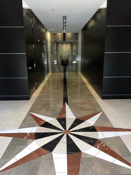 5640 Dillard Dr, Cary, NC à louer - Hall d’entrée - Image 3 de 4