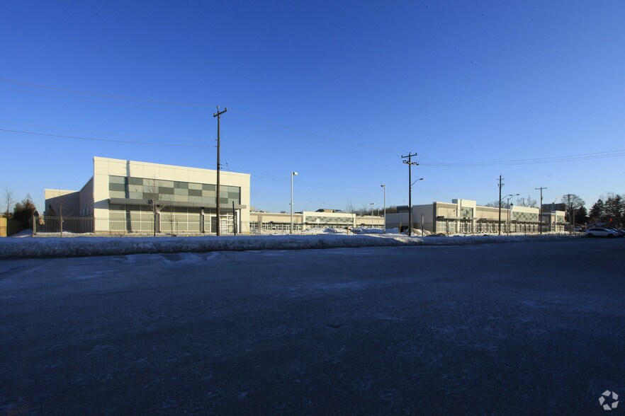 10 Mallard Rd, Toronto, ON à vendre - Photo du bâtiment - Image 2 de 9