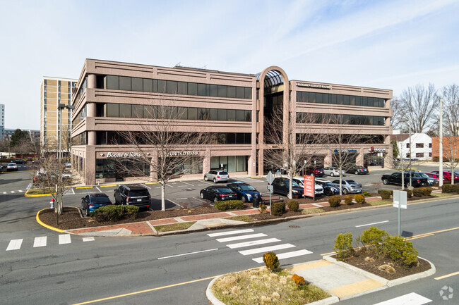 Plus de détails pour 1320 Old Chain Bridge Rd, McLean, VA - Bureau, Bureau/Commerce de détail à louer