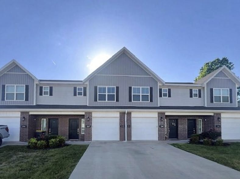 2755 W Kilimanjaro Way, Rogers, AR for sale - Interior Photo - Image 1 of 27